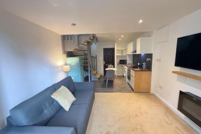 KITCHEN/LIVING ROOM