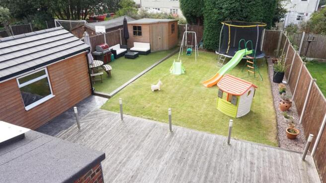 ENCLOSED REAR GARDEN