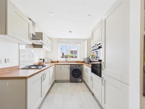 Kitchen (1).jpg