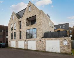 Flat 5, 81, High Street, Walton-on-thames KT12 1DN