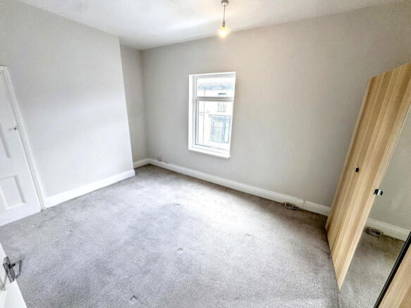 2 bed Terraced to rent Image 8