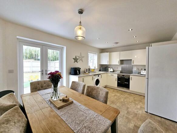 3 bed Semi-Detached for sale Image 4