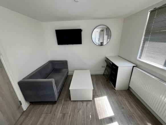 1 bed flat to rent Whitchurch Road, Cardiff CF14
