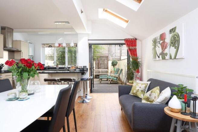 Kitchen/dining/family room