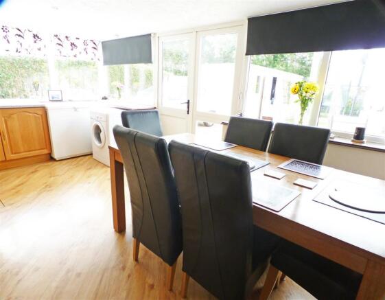 DINING AREA/UTILITY 