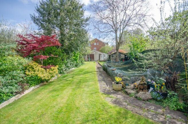 Rear garden pic 3.jpg