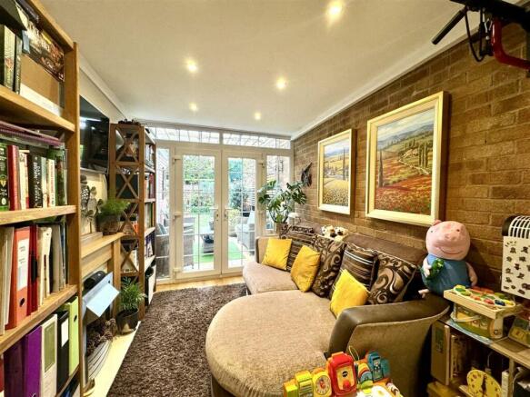 PLAYROOM/SNUG