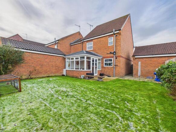 4 bed Link Detached House for sale Image 12