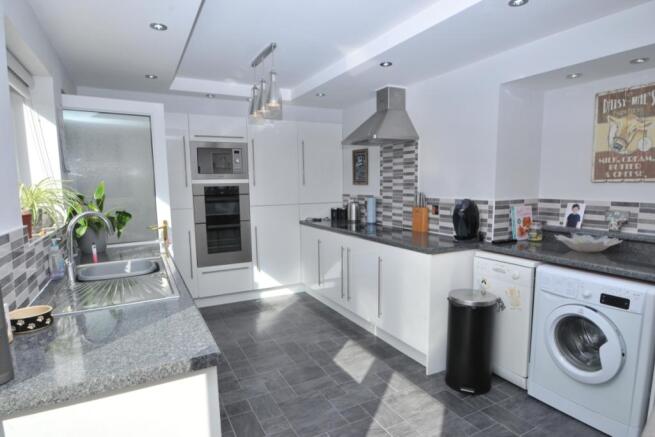Kitchen / Dining Roo