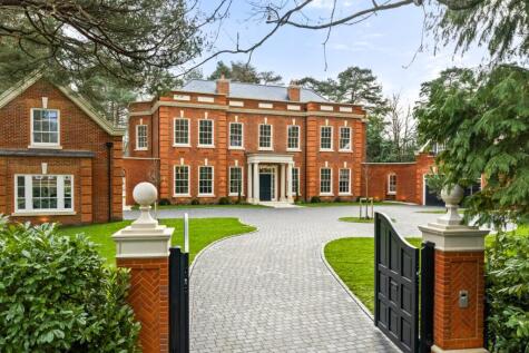 East Road, St George's Hill, Surrey, KT13