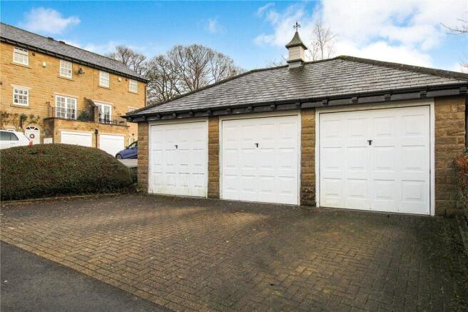 Garage/Parking