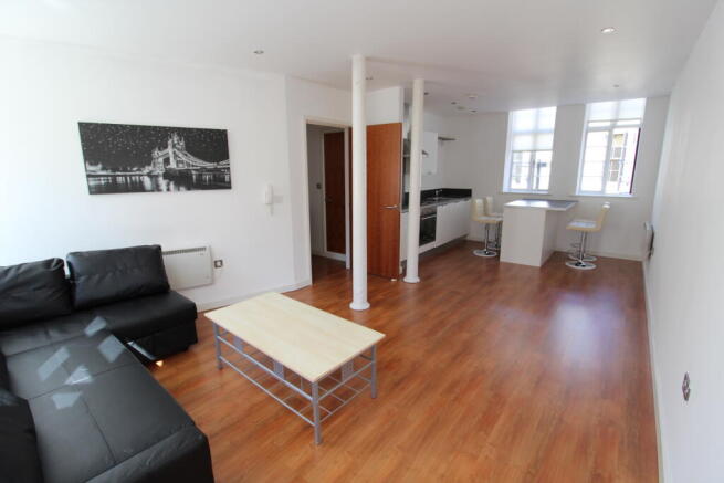 2 bed Apartment to rent Image 8