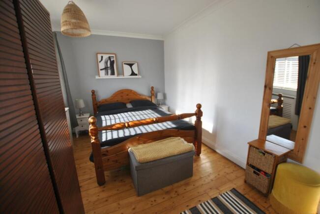 MAIN BEDROOM