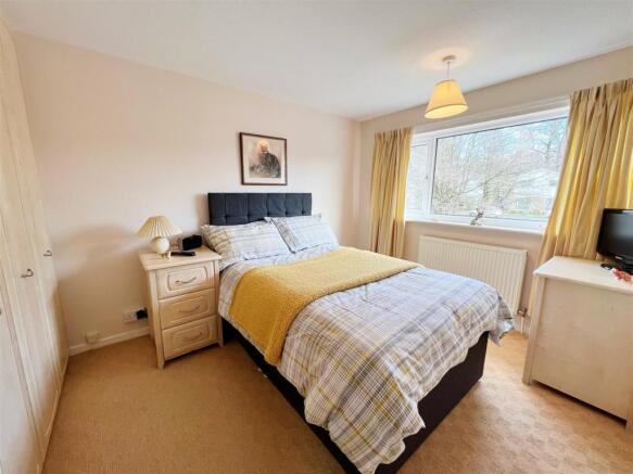 Bedroom 1 pic 1.jpg