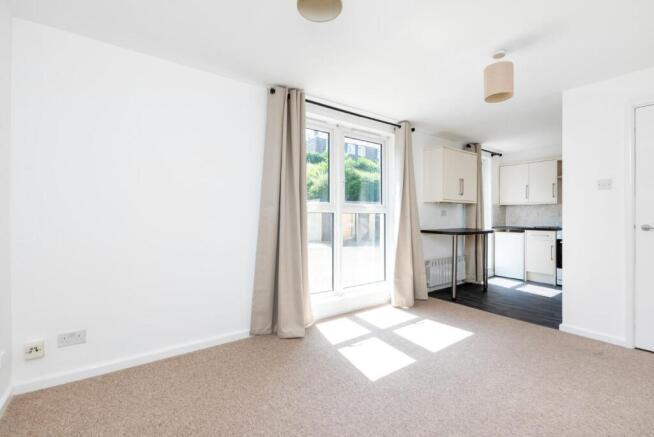 Flat 6 Knightstone Place, High Street, Weston, Bat