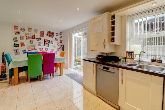 Kitchen dining 2.jpg