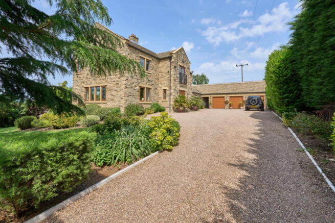 4 bed Detached for sale Image 5