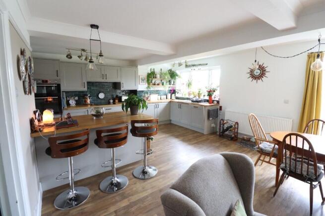 Lounge to Kitchen