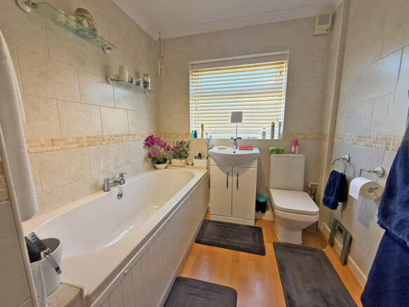 2 bed Semi-Detached Bungalow for sale Image 8