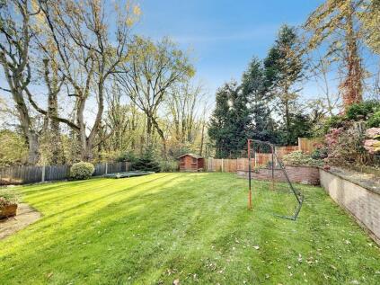 Valley Road, Bramhall, SK7