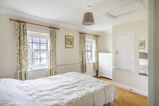 3 bed Town House for sale Image 8