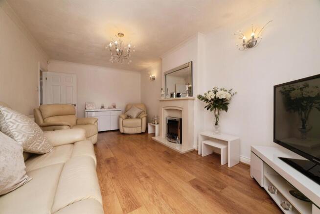 2 bed Semi-Detached Bungalow for sale Image 10