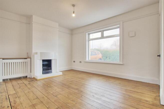 Living Area 1.jpg