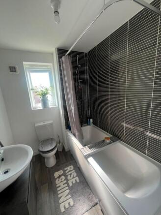 2 bed House to rent Image 4