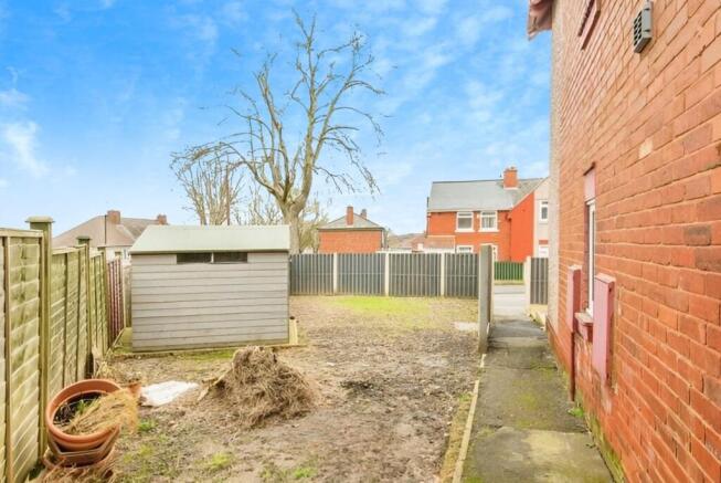 2 bed Semi-Detached to rent Image 7