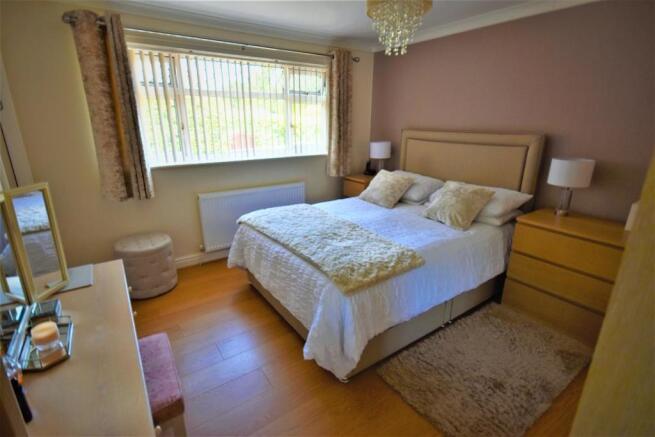 38 Daleside  Bed1.JPG