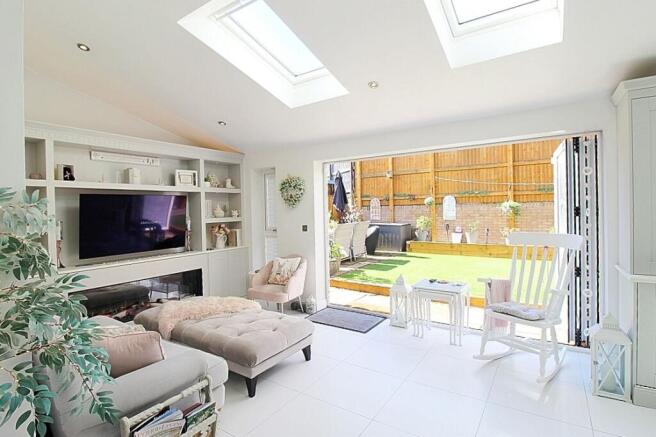 4 bed Detached for sale Image 10