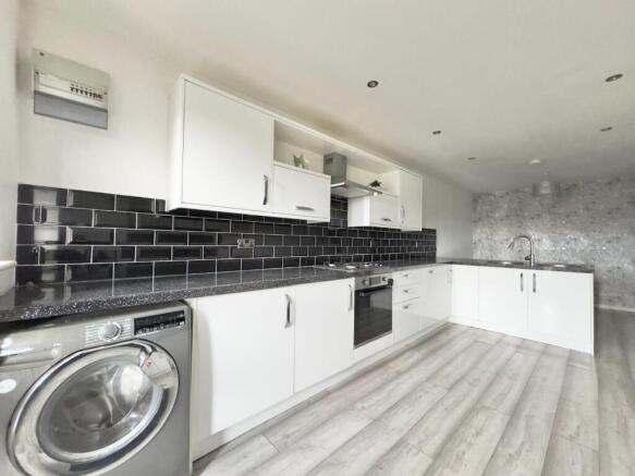 4 bed Detached for sale Image 6