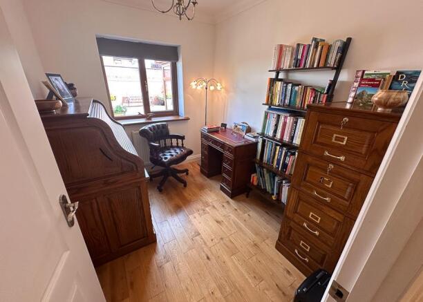BEDROOM 3 / HOME OFFICE