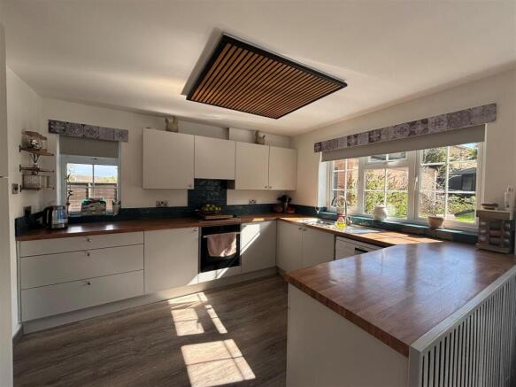 kitchen....jpg
