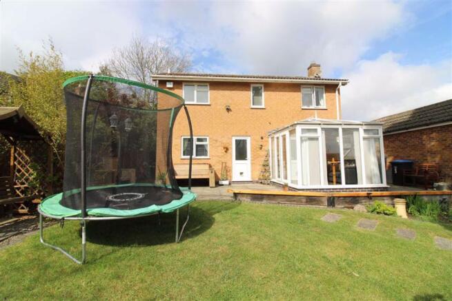SIDE\REAR GARDENS