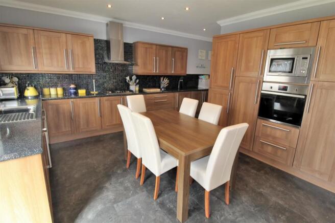 Kitchen/Breakfast Room