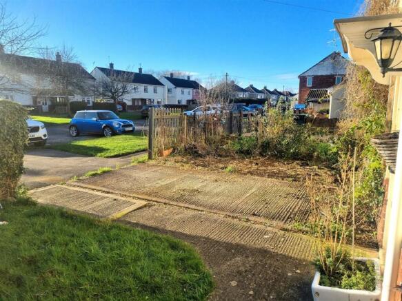 41 Portman Road - Front Garden.jpg