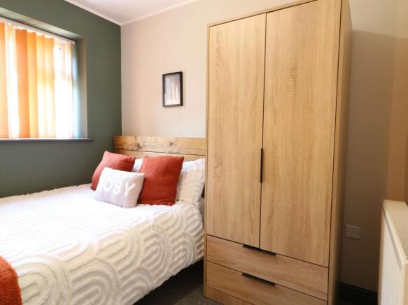 82 Arlington Drive Room 3 4.JPG