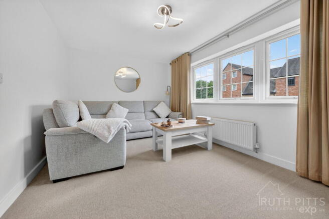 4 bed Town House for sale Image 8