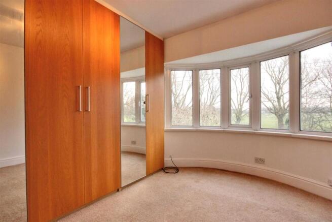 4 bed Semi-Detached for sale Image 11