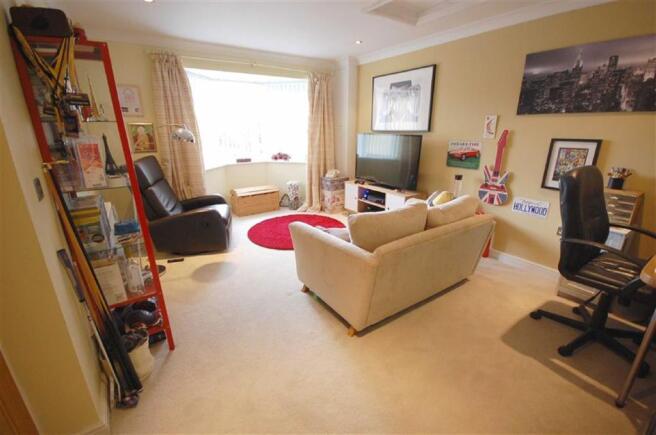SITTING ROOM/BEDROOM