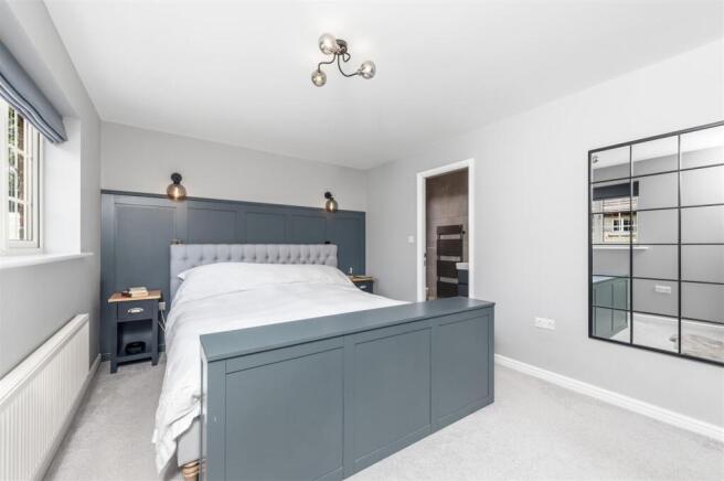 4 bed Detached for sale Image 6