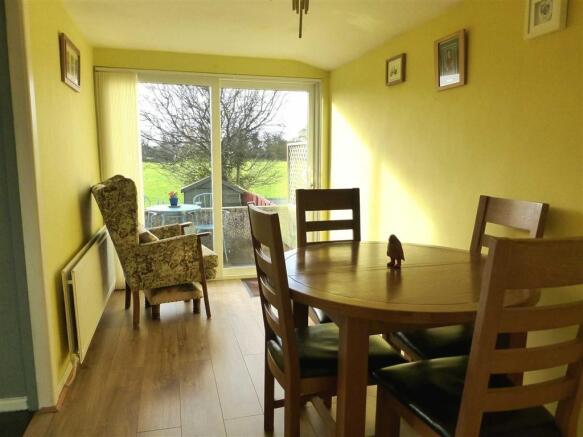 Dining Room/Sitting Room: