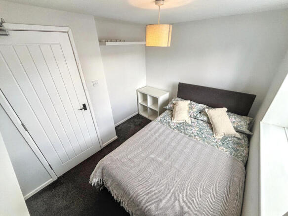 3 bed Terraced to rent Image 8