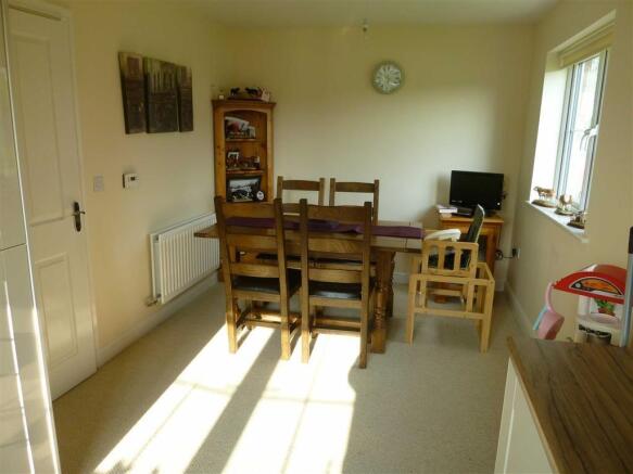 DINING/KITCHEN