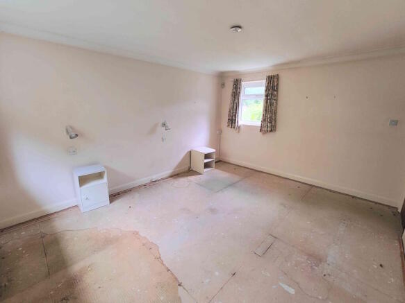 4 bed Detached Bungalow for sale Image 12