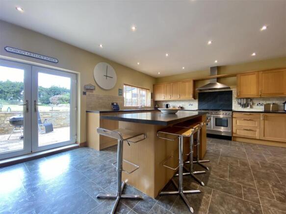 4 bed Detached to rent Image 12