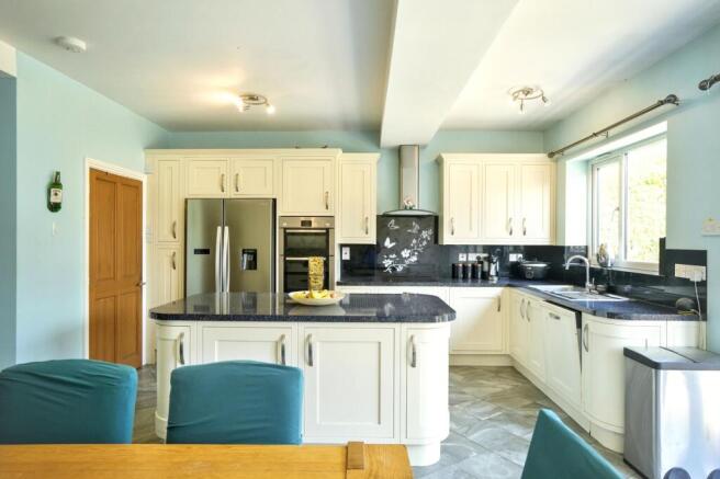 4 bed Detached for sale Image 6
