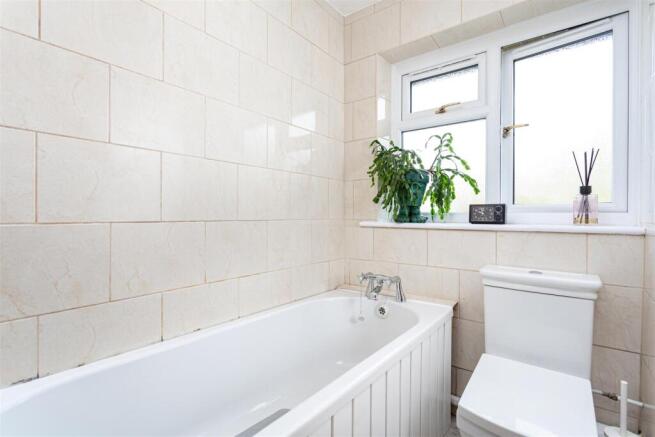 5 bed Semi-Detached for sale Image 7