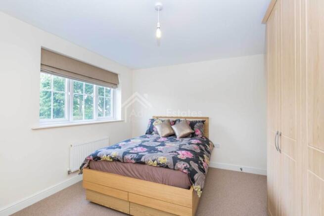 4 bed Semi-Detached for sale Image 12